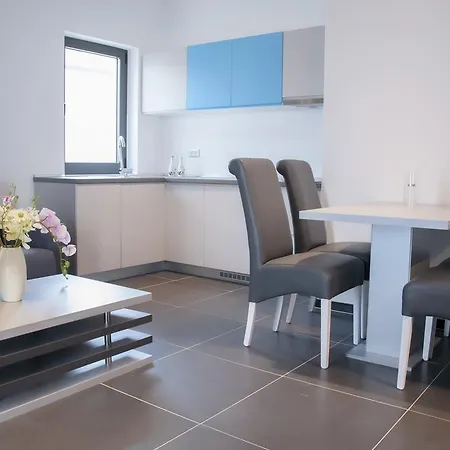 Whitehouse Apartament *