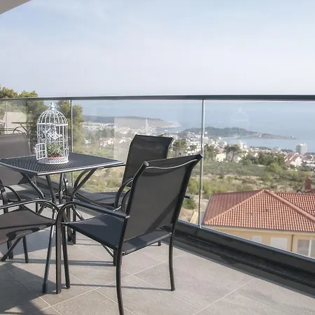 Whitehouse Makarska