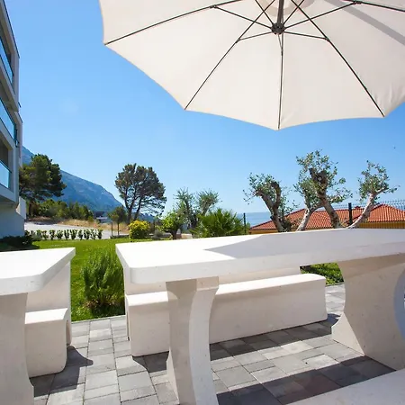 Apartament Whitehouse *