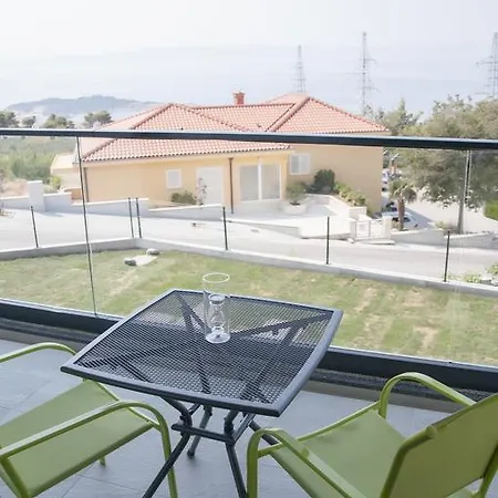 White House * Makarska