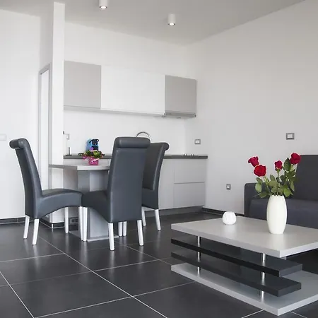 Whitehouse Lägenhet Makarska