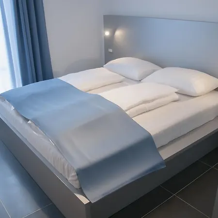 White House Makarska