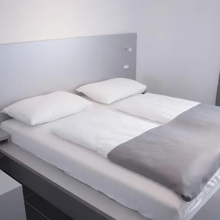 White House Makarska