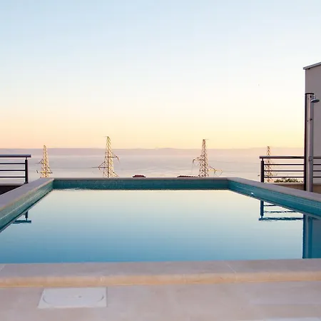 Whitehouse Апартаменти *