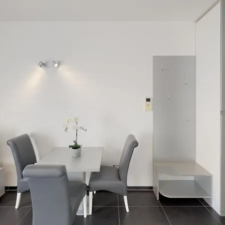 Whitehouse * ماكارسكا