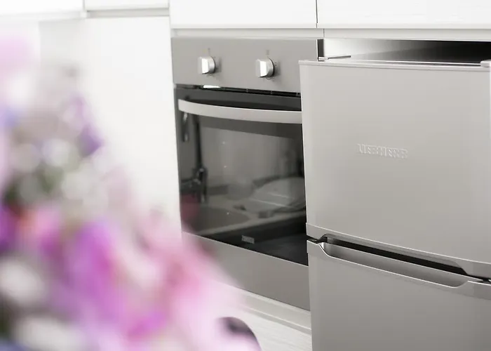 Whitehouse Макарська