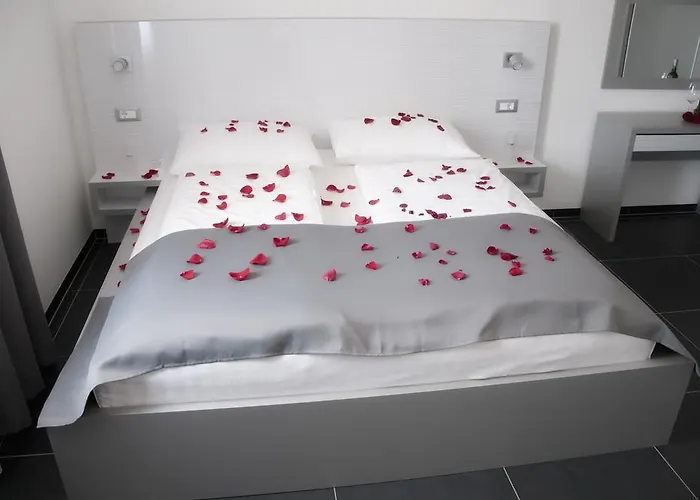 Whitehouse * Макарська