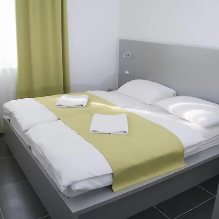 Apartment Whitehouse