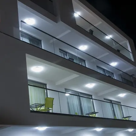 Apartment Whitehouse