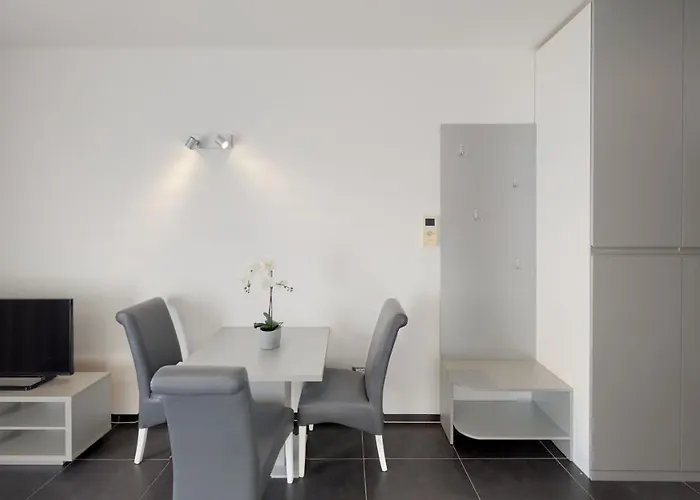 Whitehouse * Makarska